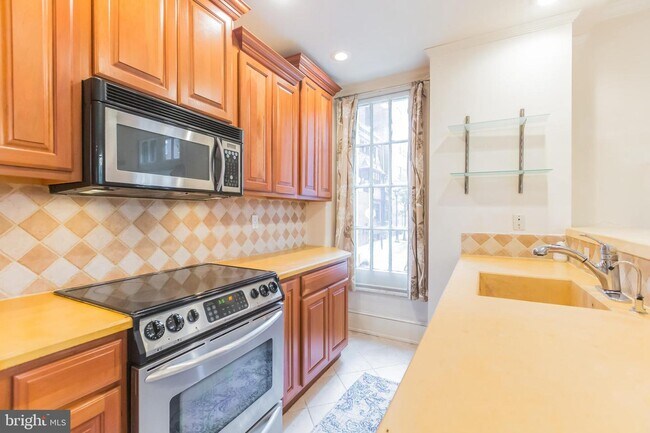 Building Photo - 250 S 17th St