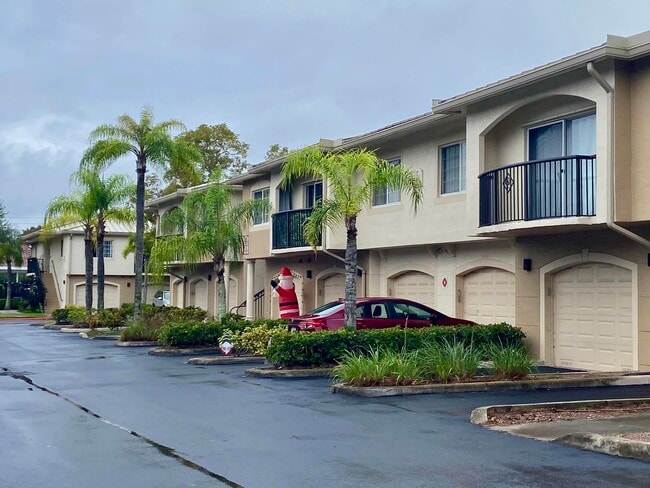 Foto del edificio - 1600 Crestwood Ct S