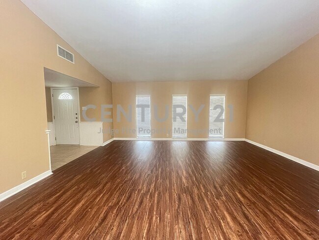 Foto del edificio - Exceptional 3/2/2 in Carrollton For Rent!