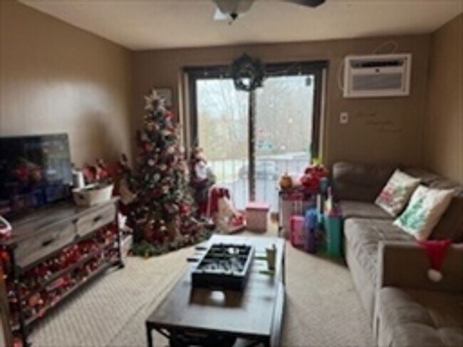 Foto del edificio - Modern Comfort Meets Convenience in This Stylish Franklin Condo