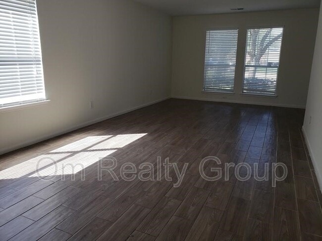 Foto del edificio - 6655 Stonefort Ct