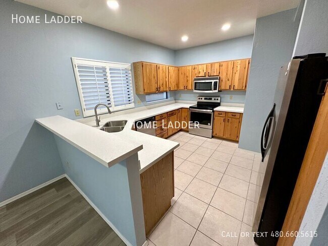 Building Photo - 5437 E Greenway St