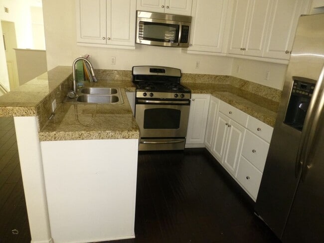 Building Photo - 416 W Linden Dr