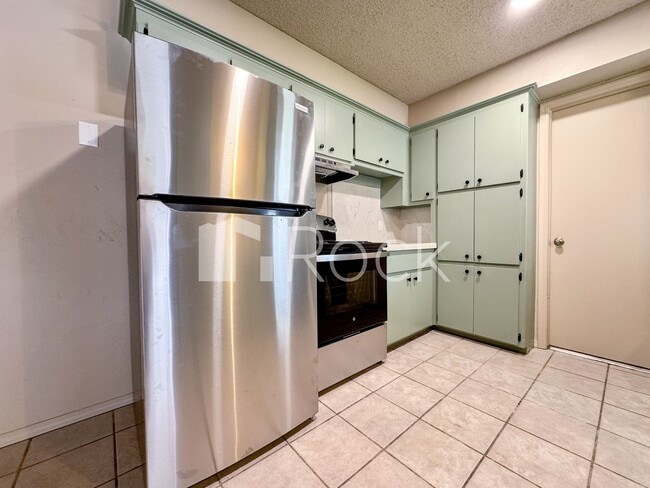 Foto del edificio - 7024 Woodlake Dr