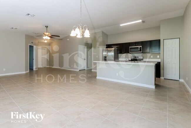 Foto del edificio - 310 SW Undallo Rd