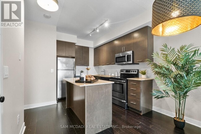 Building Photo - 360 Square One Dr