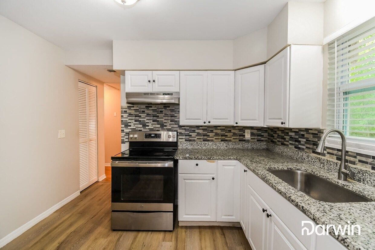 Foto principal - 4662 Lincrest Dr N
