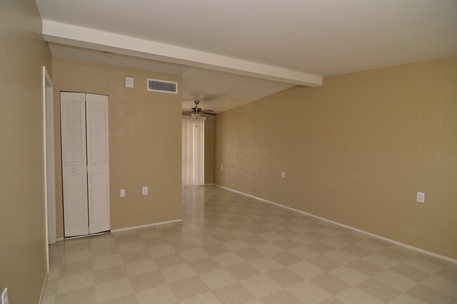 Foto del edificio - Charming 1 Bedroom 1 Bath Town home! South Tucson Location!