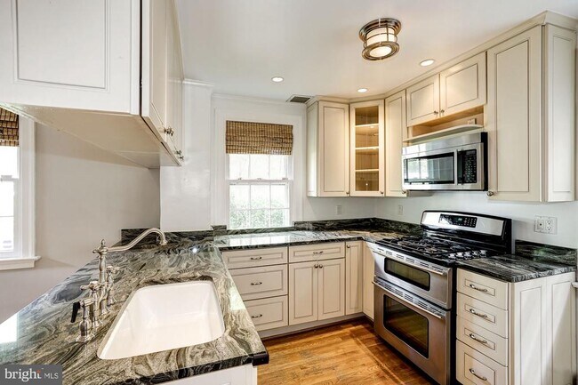 Foto del edificio - 4350 River Rd NW