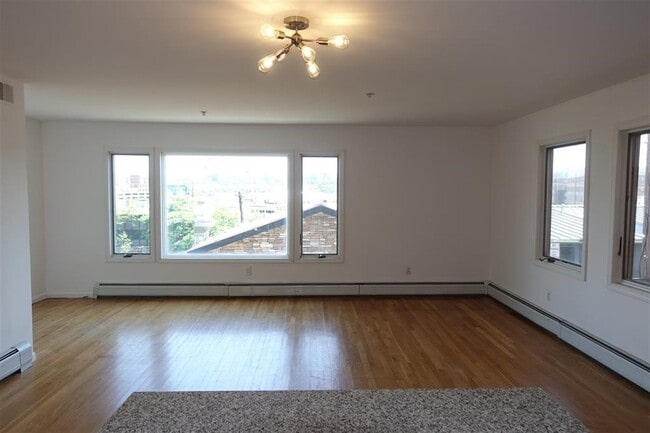 Building Photo - 8913 Riverside Pl