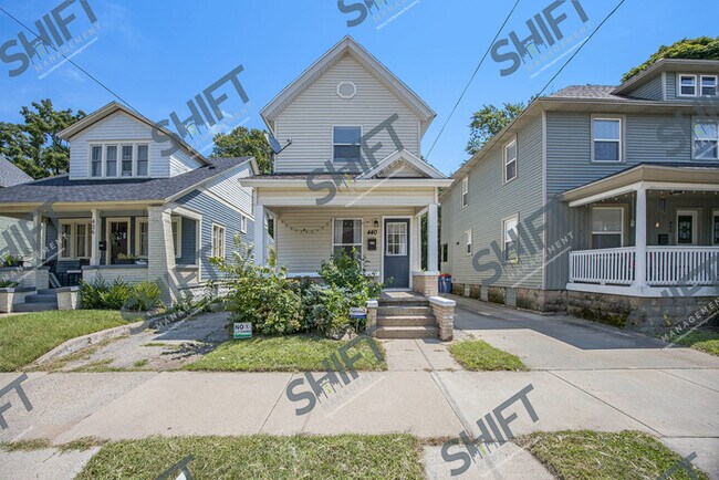 Building Photo - 440 Henry Ave SE