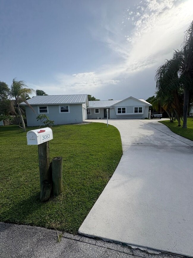 Building Photo - Boater's Dream: 4/2.5/3CG home in exclusiv...