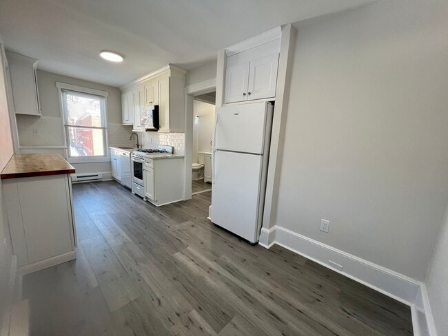 Building Photo - 4th Street