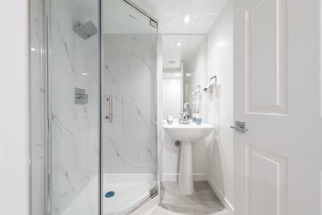 Building Photo - 912 Beach Ave