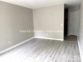 Building Photo - 904 S Lena St