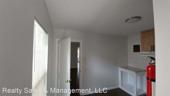 Building Photo - 1 br, 1 bath House - 232 E. Ash Avenue