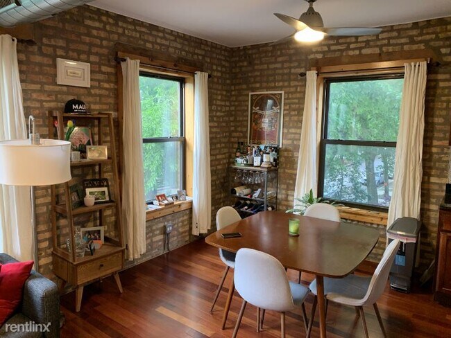 Foto del edificio - 1247 W Roscoe St