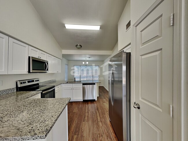 Foto del edificio - 7647 W Cameron Dr