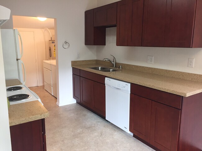 Kitchen - 1515 Baker Ave
