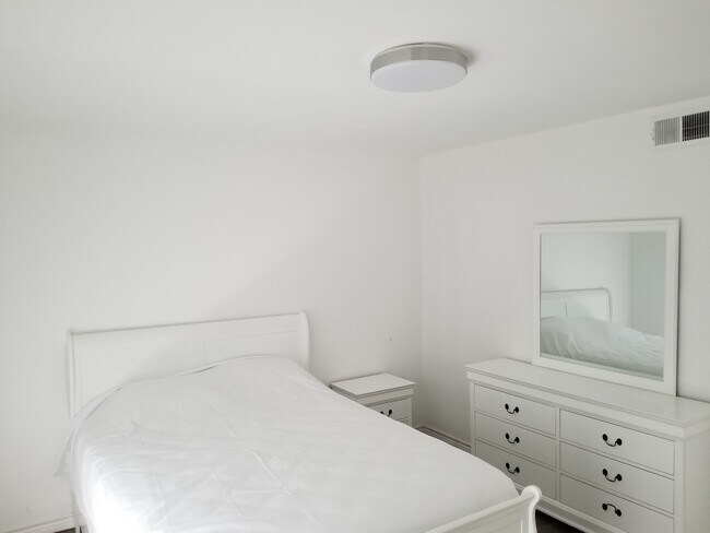 Foto del edificio - 5750 Phoenix Dr