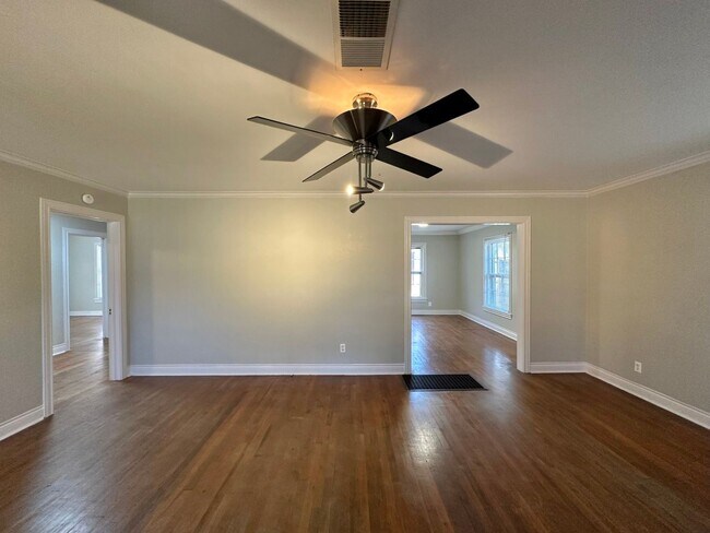 Foto del edificio - 1309 S Robertson Ave