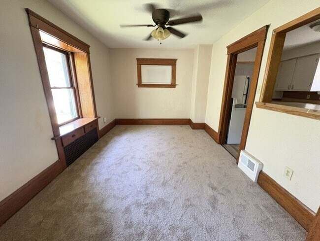 Foto del edificio - Comfortable 3-Bedroom Akron Home with Appliances Included