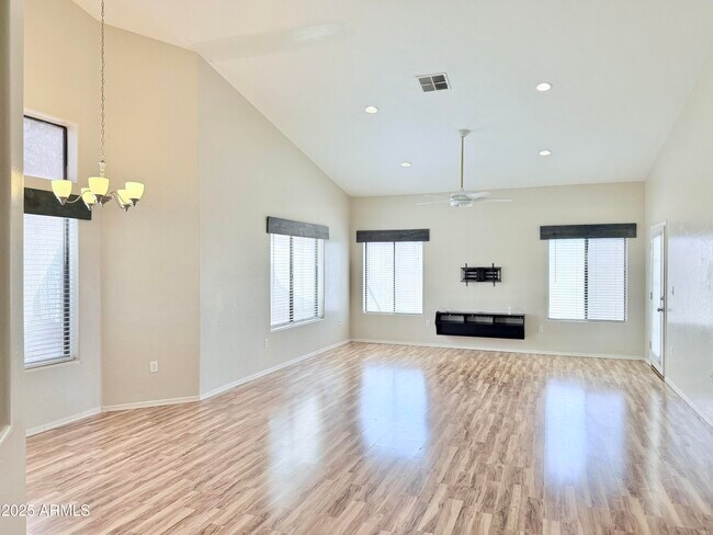 Building Photo - 3609 W Menadota Dr