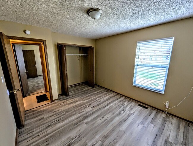 Foto del edificio - Massive Space, Massive Storage, and a Backyard to Match