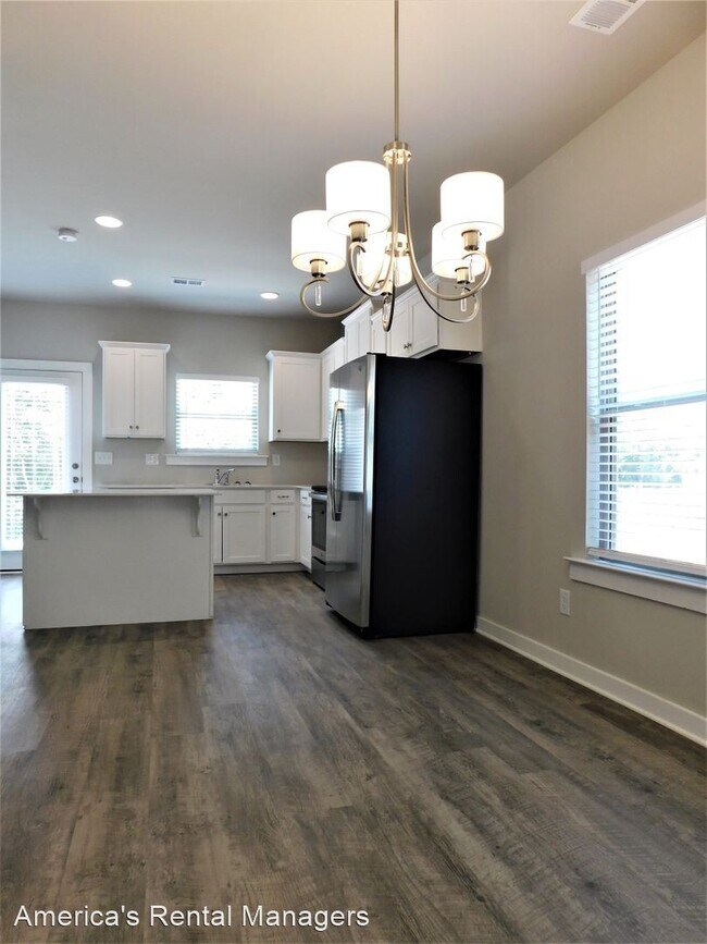 Building Photo - 4 br, 3 bath House - 7970 St. James Drive