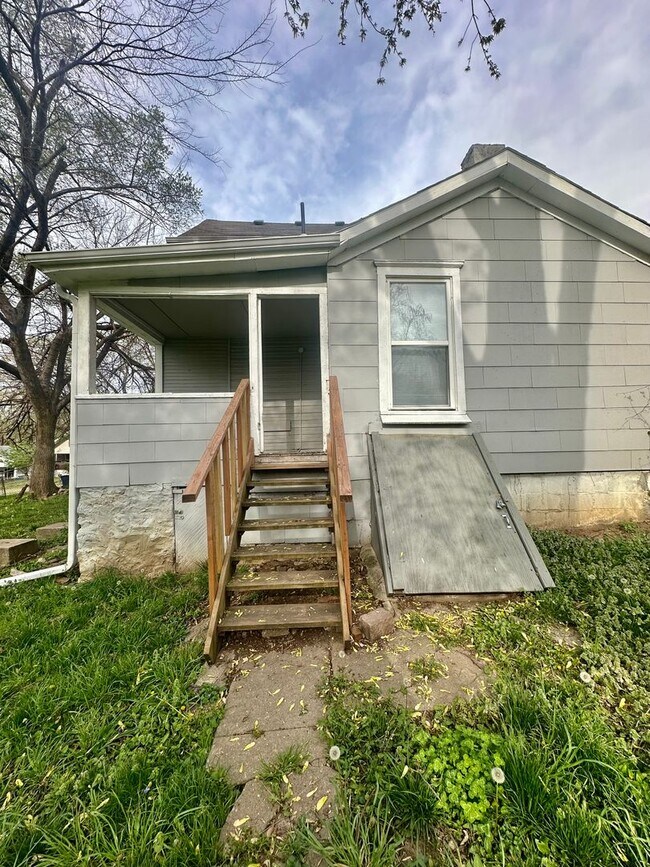 Foto del edificio - Beautifully remodeled 2 Story Northeast Ho...