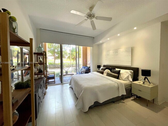 Foto del edificio - 3001 NE 185th St