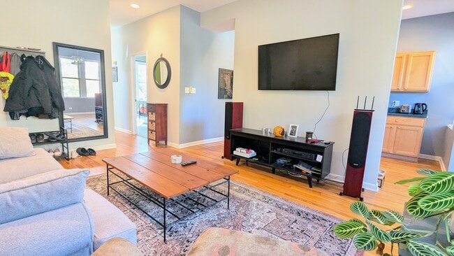 Foto del edificio - 3719 W Byron St