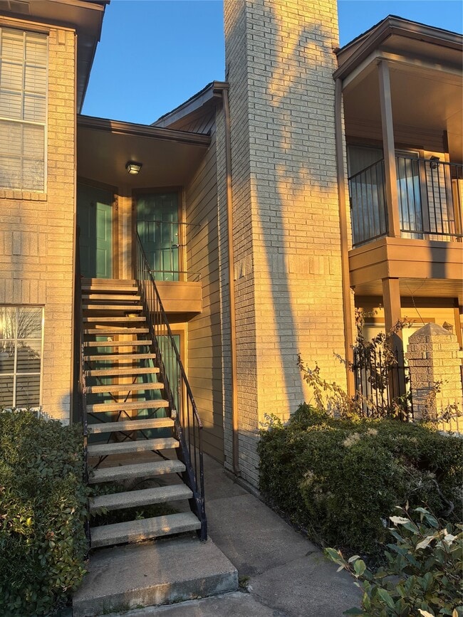 Building Photo - 2121 Hepburn St