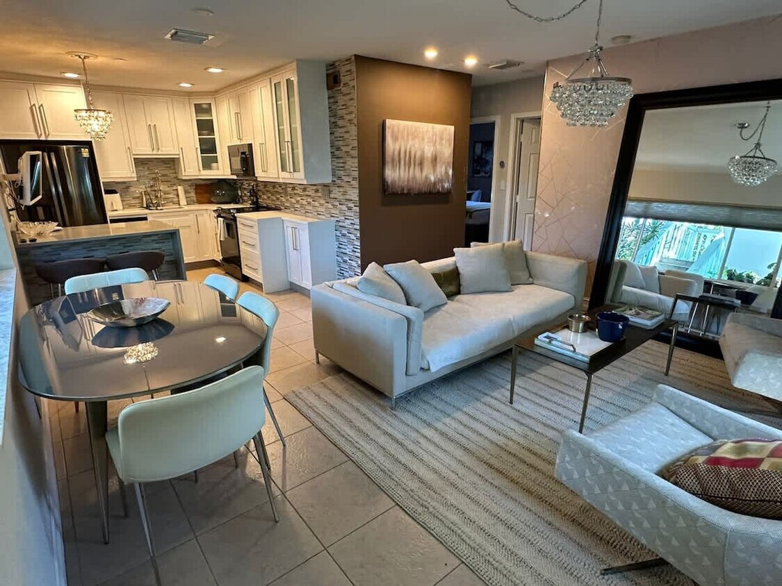 Foto principal - 1006 NE 14th Pl