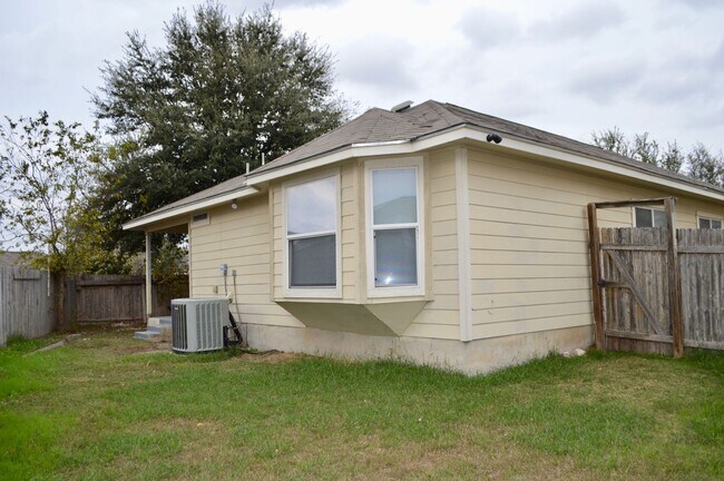 Building Photo - Charming 3 bed 2 bath home in Converse, TX