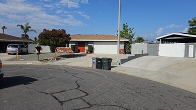 Building Photo - 690 Montebello Pl