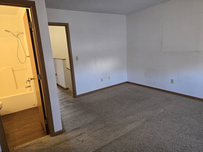 Foto del edificio - 401 Country Villa Ln