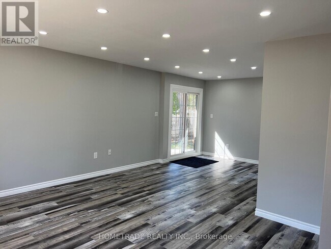 Building Photo - 206 Little Ave