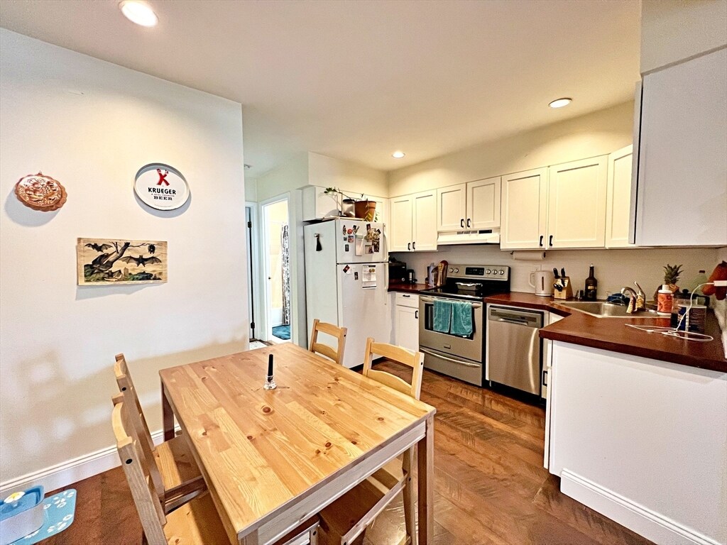 Primary Photo - 418 Sumner St