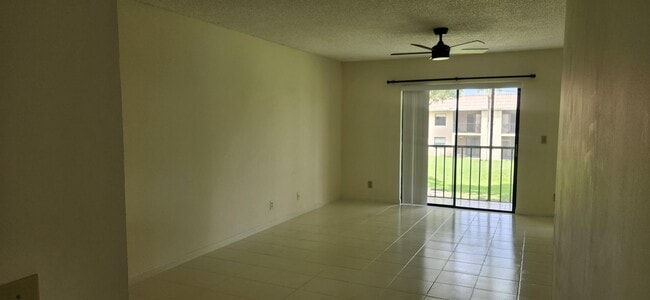 Building Photo - 6832 Palmetto Cir S