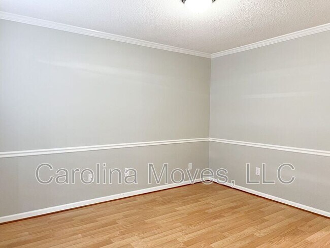 Building Photo - 105 Riverside Chase Cir