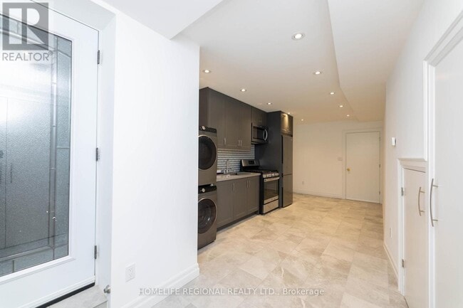 Building Photo - 244 Roxton Rd