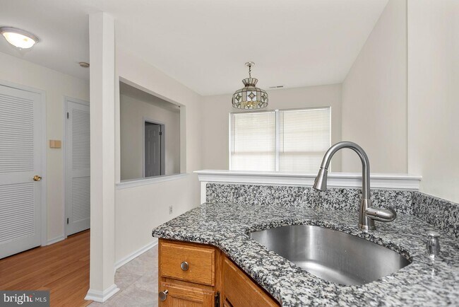 Building Photo - 2504 Lynbrooke Dr