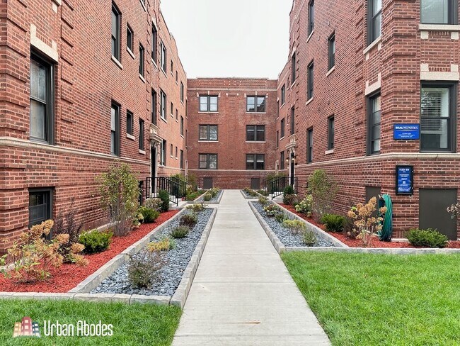 Building Photo - 1133 Oak Ave