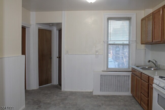 Building Photo - 4528 Brown St