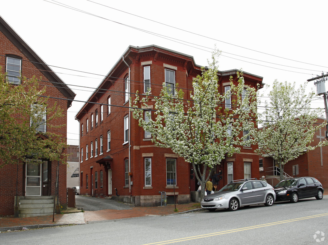 Building Photo - 80-82 India St