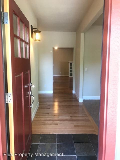 Building Photo - 3 br, 2 bath House - 1565 NW Hemlock Ave