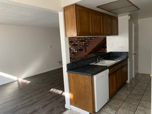 Building Photo - 1148 W Calle De La Luna