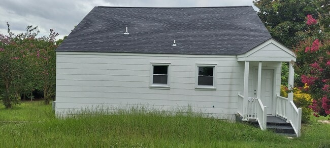 Back of house - 907 Cherry Ln