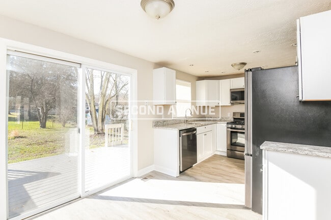 Building Photo - 402 Lehigh Dr